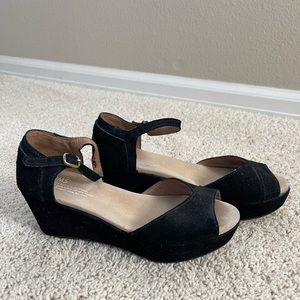 Tom’s Black Suede Wedges Size 7